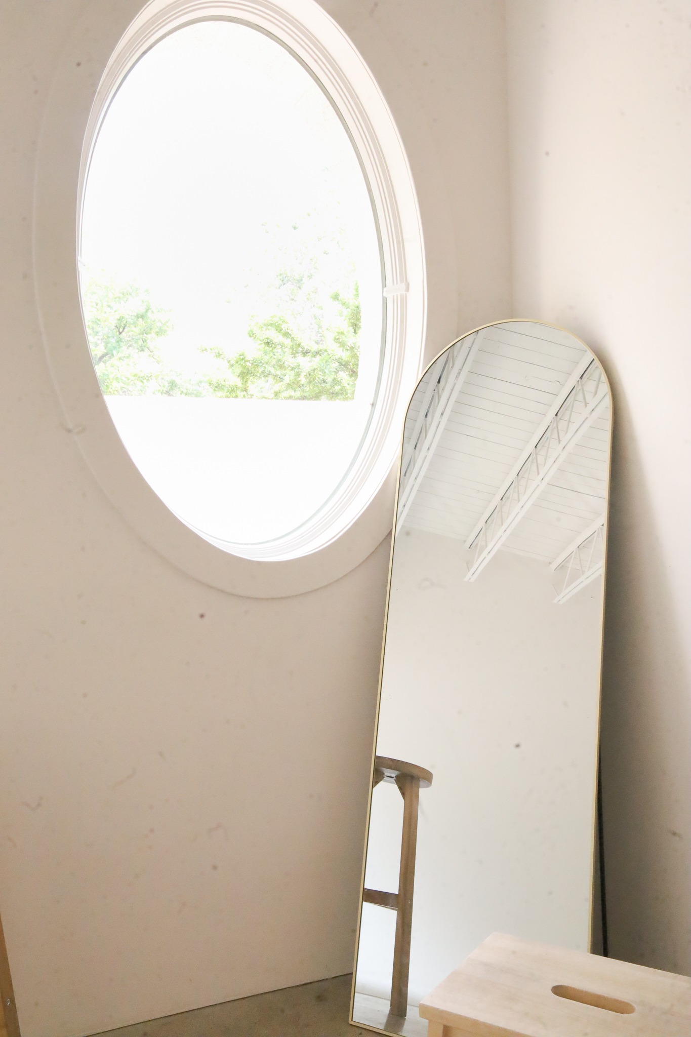 Minimal mirror interior